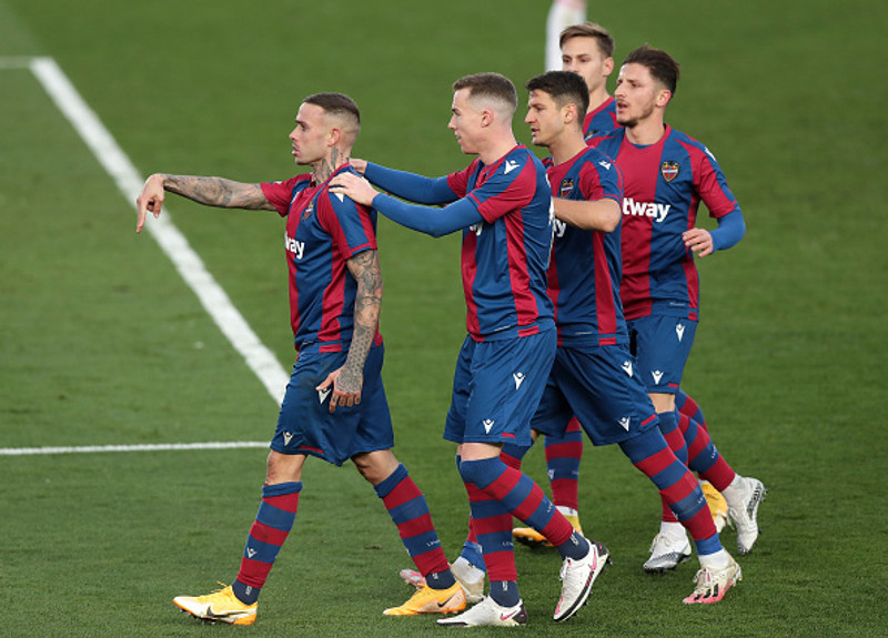 Spánn: Atletico missteig sig í Valencia