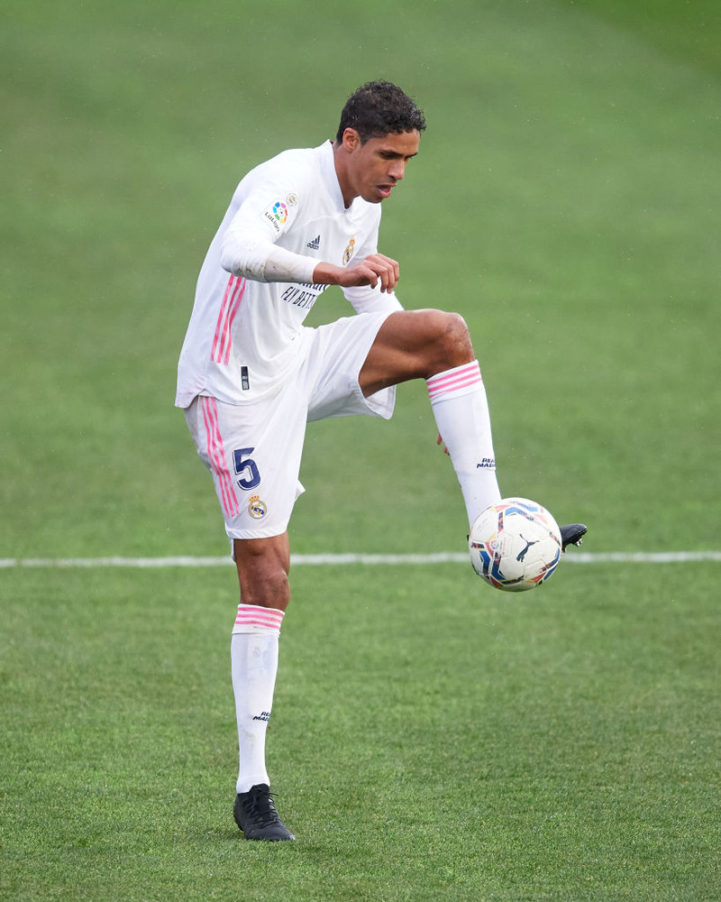 Varane leggur skóna á hilluna (Staðfest)