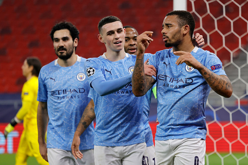 Manchester City sex leikjum frá meti Ajax
