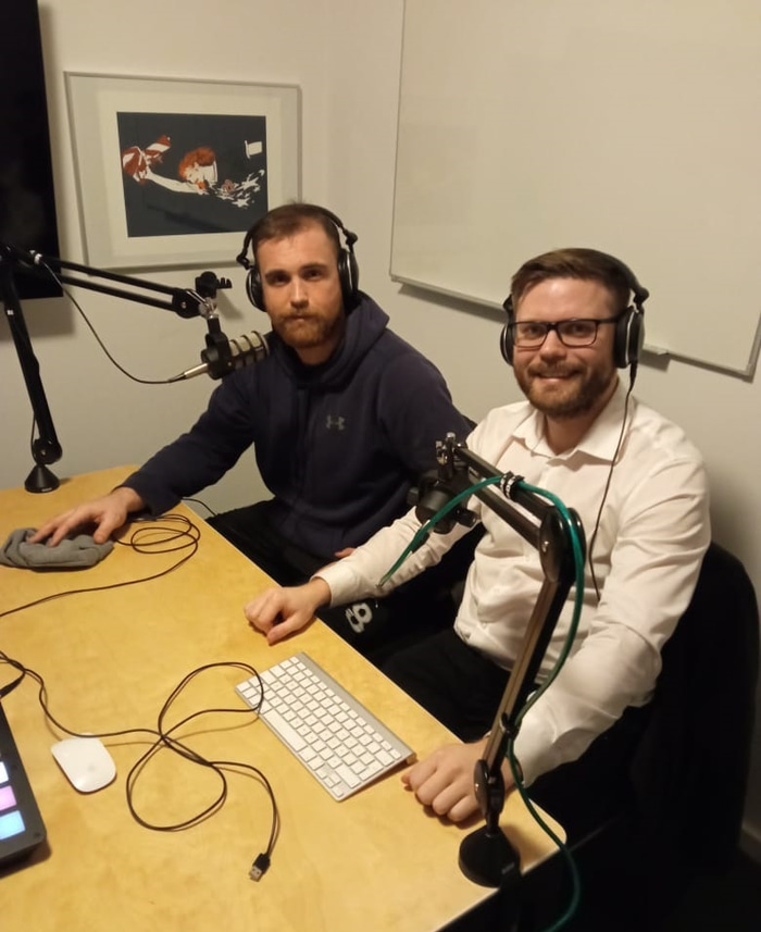 Það fór vel um þá Atla og Atla við upptökur