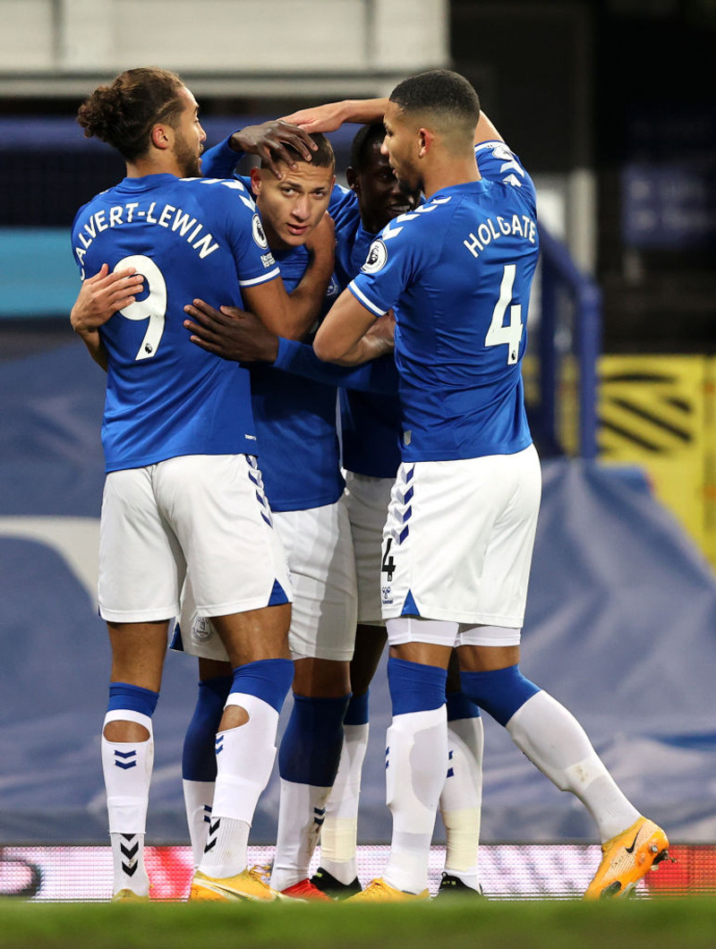 Sjáðu atvikið: Brantwaithe fékk rautt en Richarlison vildi víti