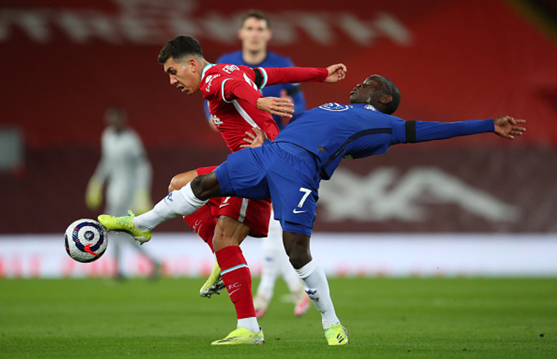 Myndband: Boltinn í hendi Kante en Liverpool fékk ekki víti