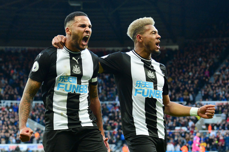 Fyrirliðinn Jamal Lascelles og 40 milljón punda maðurinn Joelinton.
