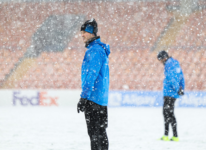 Hér erum við í dag, ég er kominn aftur inn og við lifum í núinu