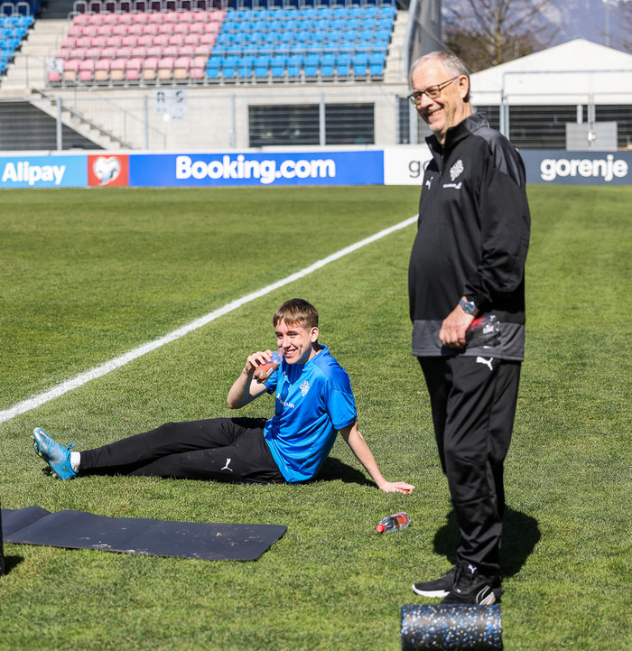 Lars Lagerback á landsliðsæfingu í mars.