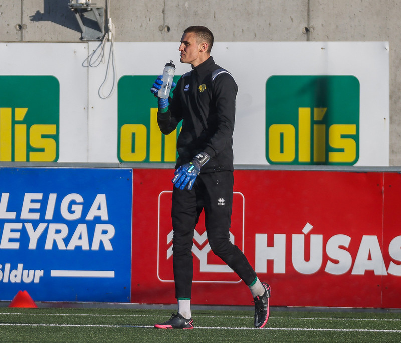 Dino Hodzic studdi við bakið á Árna í fyrra.