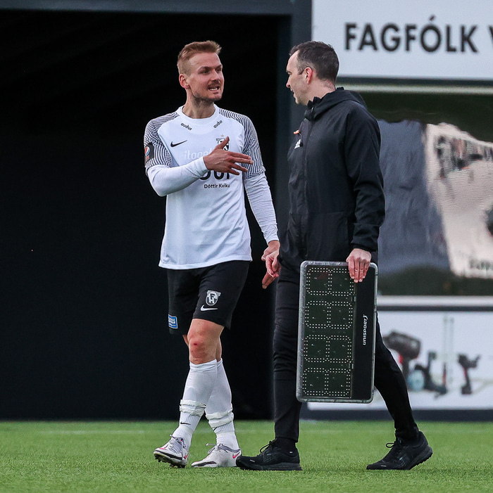 Pétur Viðarsson skoraði.