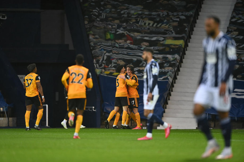 Fabio Silva skoraði fyrir Wolves og fagnar hér markinu