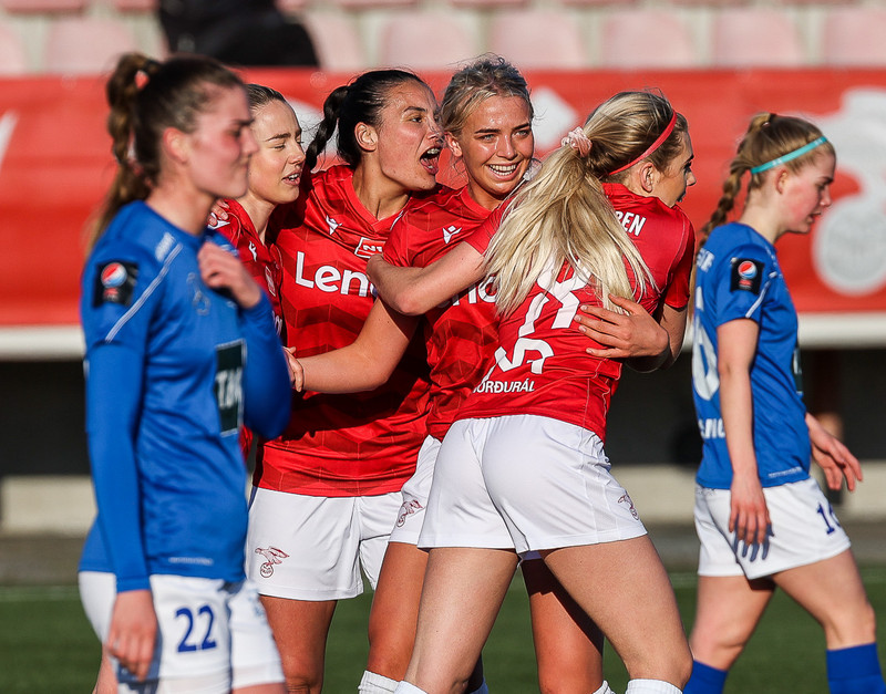 Myndaveisla: Valur vann Stjörnuna í fyrsta leik