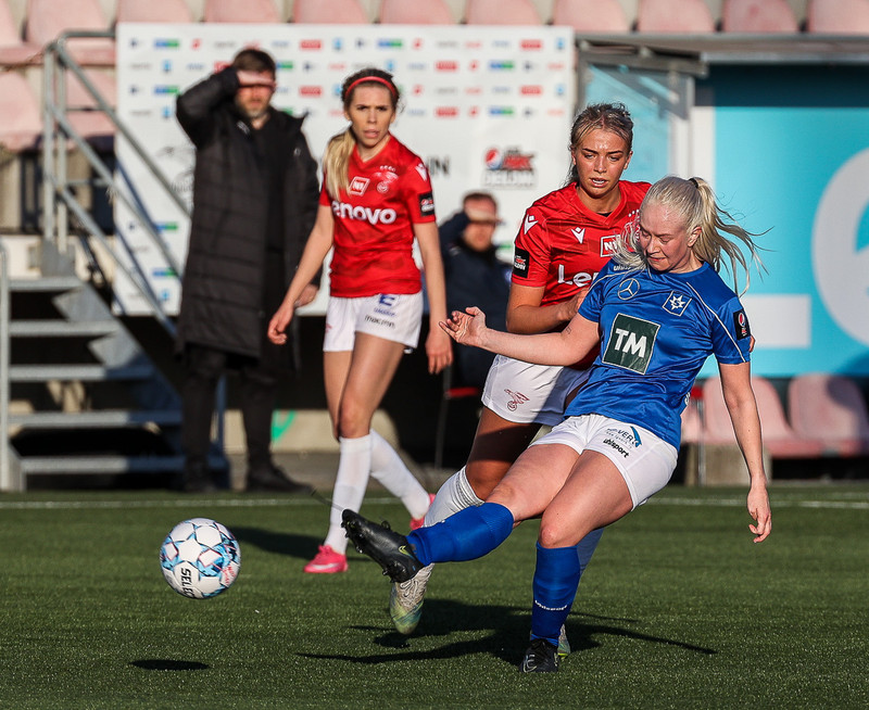 Myndaveisla: Valur vann Stjörnuna í fyrsta leik