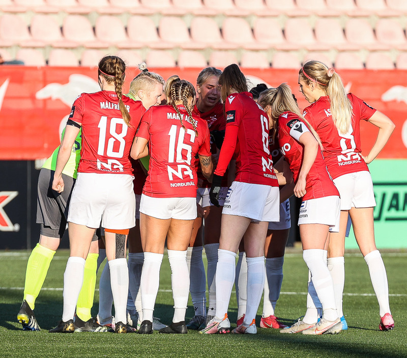 Myndaveisla: Valur vann Stjörnuna í fyrsta leik