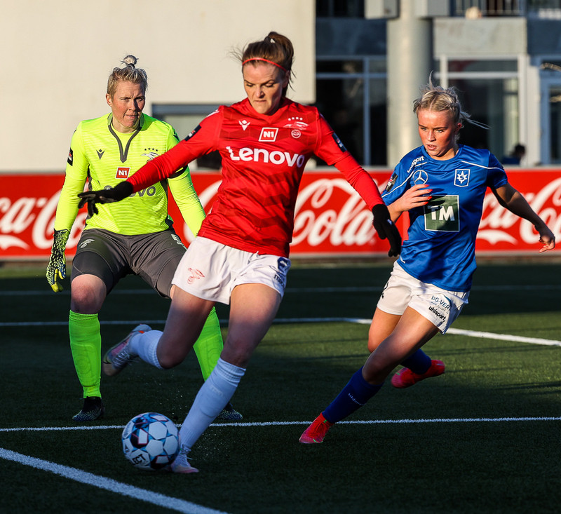 Myndaveisla: Valur vann Stjörnuna í fyrsta leik