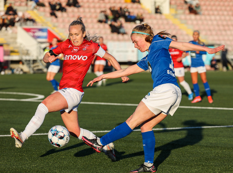 Myndaveisla: Valur vann Stjörnuna í fyrsta leik