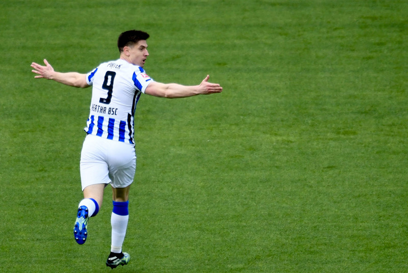 Piatek fagnar opnunarmarkinu