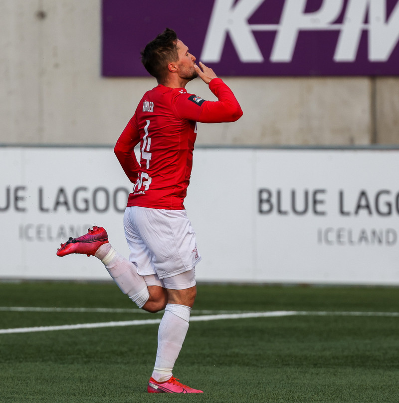 Köhler er 25 ára danskur miðjumaður