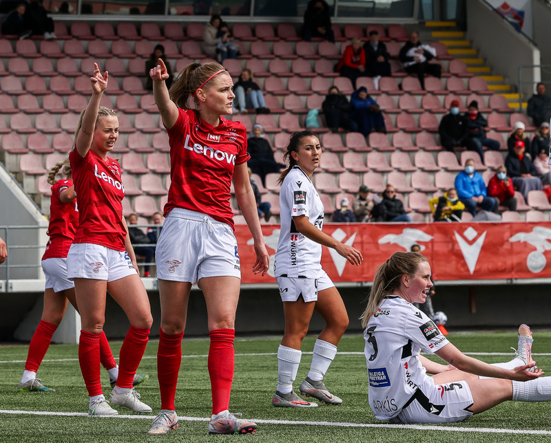 Myndaveisla: Valur vann nauman sigur á Fylki