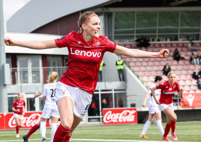 Myndaveisla: Valur vann nauman sigur á Fylki