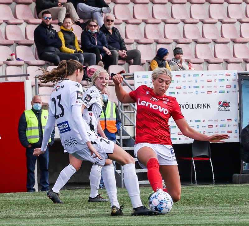 Myndaveisla: Valur vann nauman sigur á Fylki