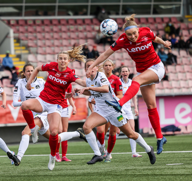 Myndaveisla: Valur vann nauman sigur á Fylki