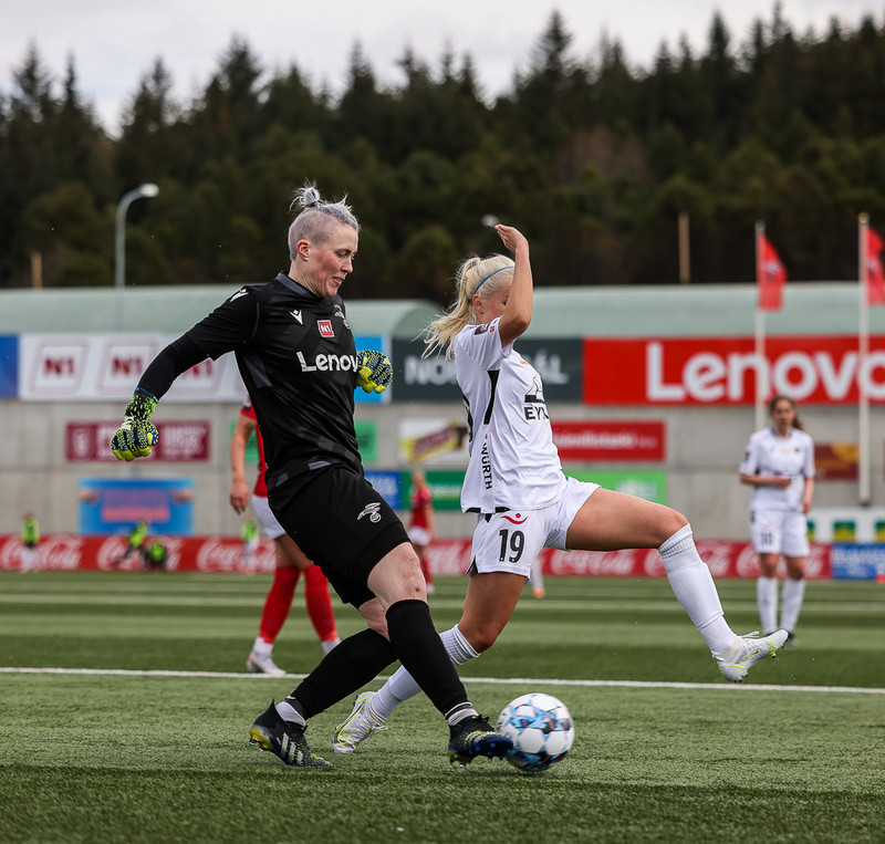 Myndaveisla: Valur vann nauman sigur á Fylki