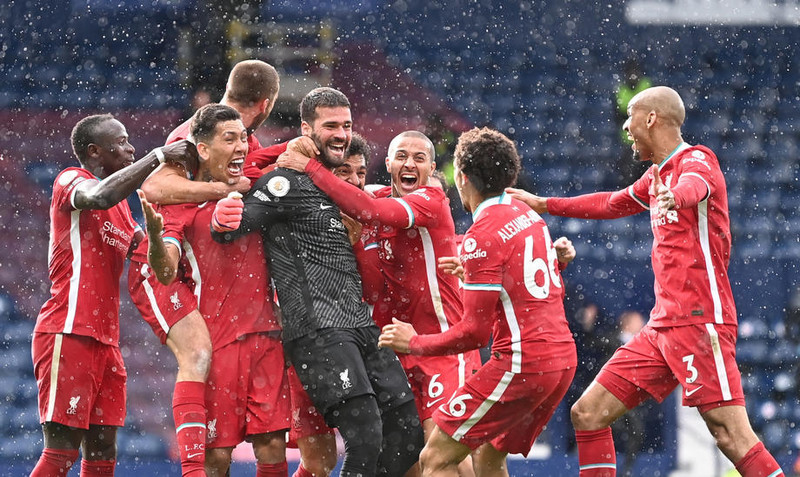 Sjáðu markið sem allir eru að tala um: Sögulegt mark Alisson