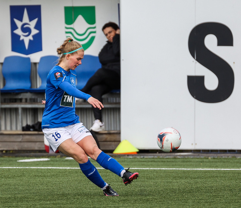 Sædís skoraði beint úr hornspyrnu.