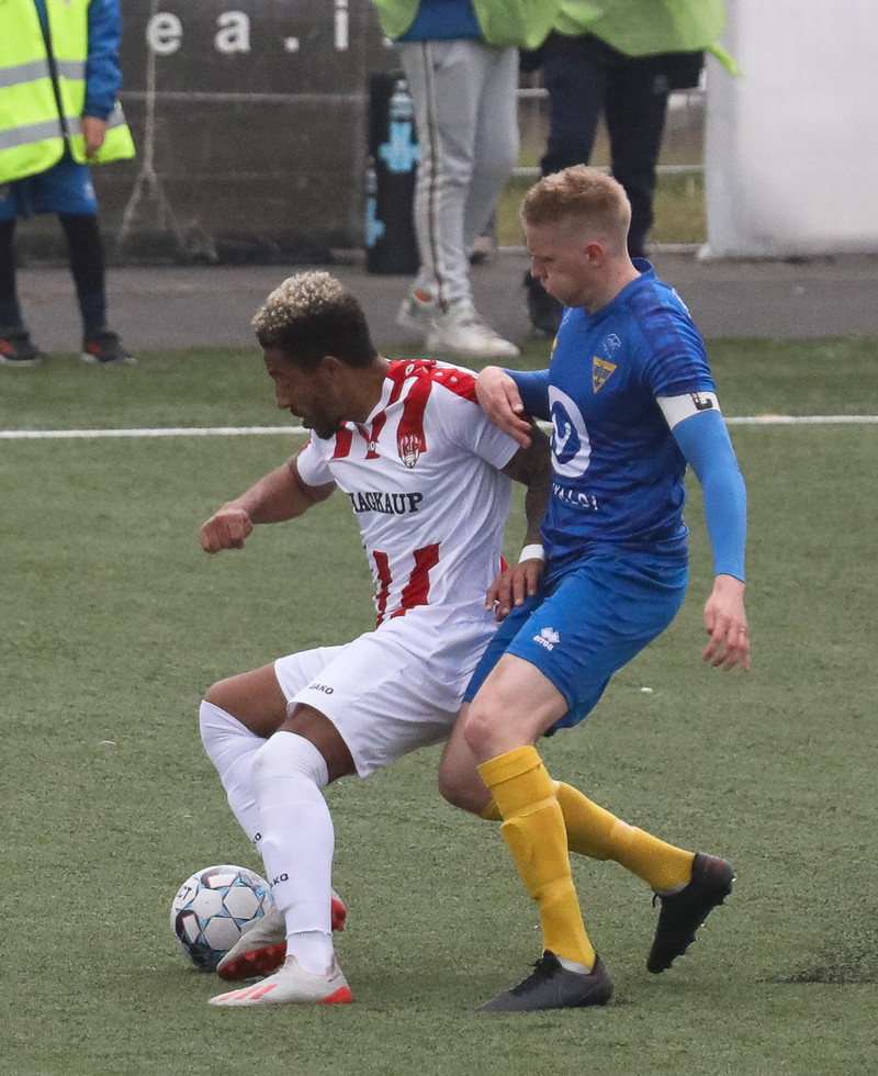 Sam Ford og Sigurvin Reynisson í baráttunni í 2-2 leik Gróttu og Þróttar. Báðir eru þeir í úrvalsliði umferðarinnar.