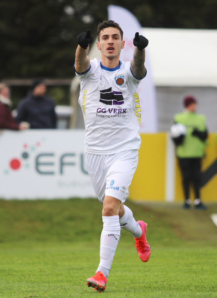 Fred fagnar gegn Selfossi í dag.