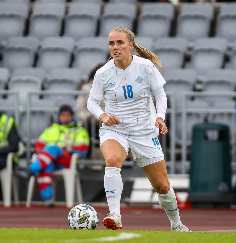 Guðrún Arnardóttir í landsleik í júní.