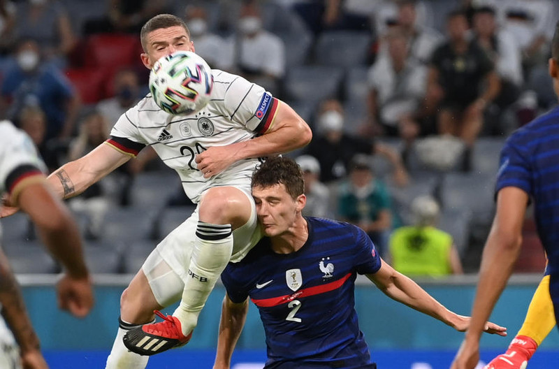 Pavard lá eftir þetta högg