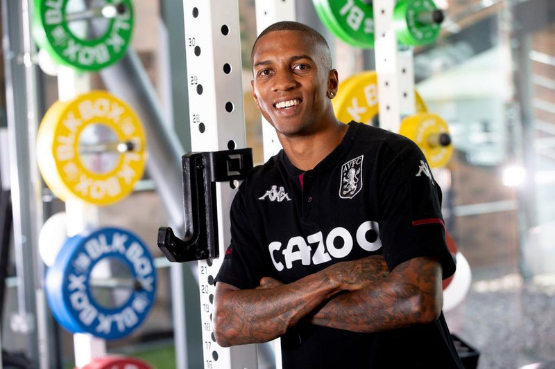 Ashley Young skoraði stórbrotið mark fyrir Villa