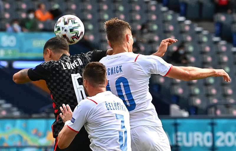 „VAR er hallærislegt" - Lineker og Ferdinand mjög ósáttir með vítadóminn