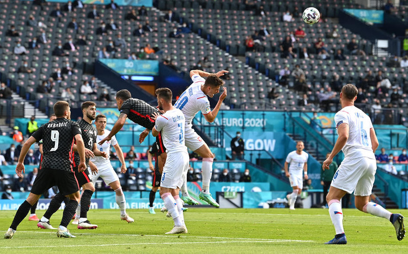 „VAR er hallærislegt" - Lineker og Ferdinand mjög ósáttir með vítadóminn