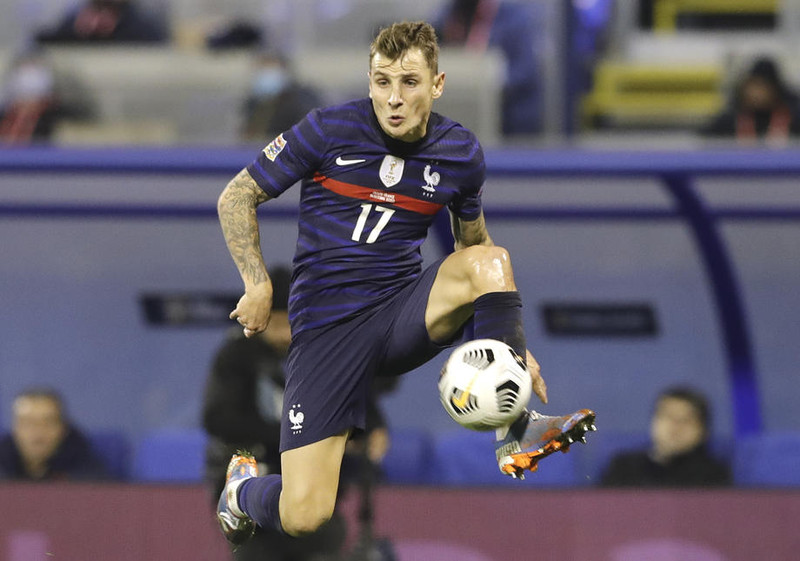 Lucas Digne byrjar