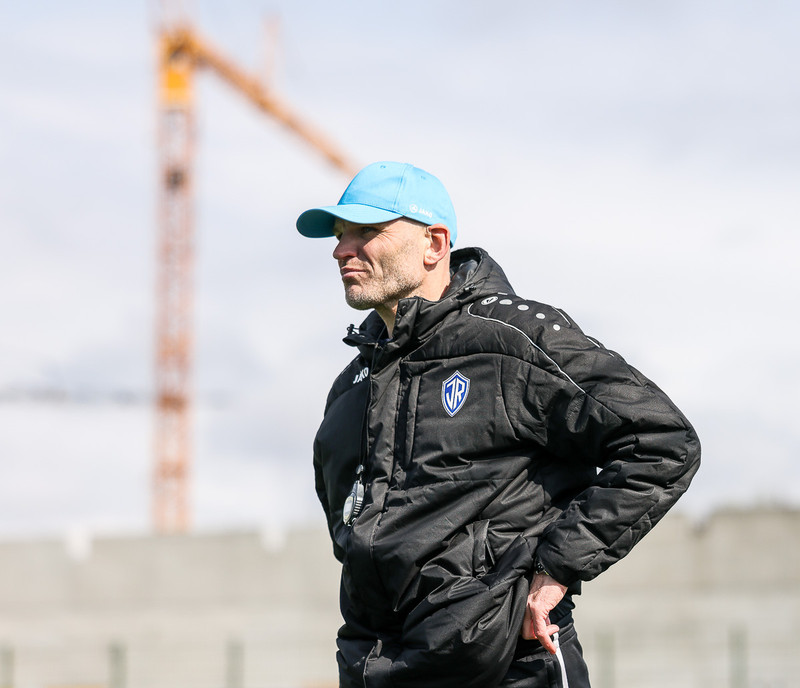 <b>Arnar Hallsson</b>, þjálfari ÍR og þjálfari Aftureldingar, er gríðarlega metnaðarfullur þjálfari sem leggur sig allan í verkefnið. Breiðhyltingar hafa ekki verið að gera merkilega hluti í 2. deildinni en í bikarnum hefur liðið vakið mikla athygli.