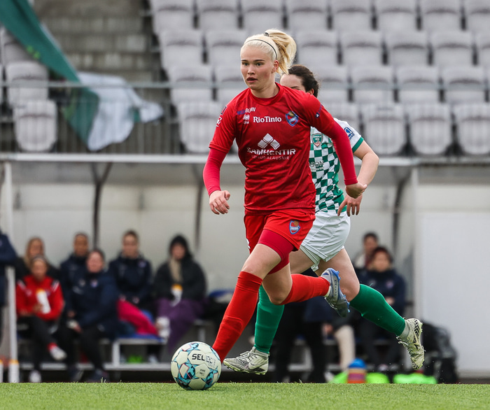 Ég sakna þess að spila í Haukum og það var mjög erfitt að fara, ég hugsaði mikið um ákvörðunina mína, en ég ákvað að taka skrefið fyrir mig.