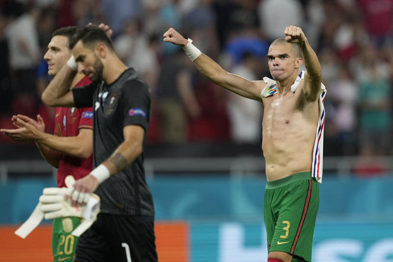 Pereira óskiljanlega meiddur - Bernardo tileinkar honum sigurinn fyrirfram