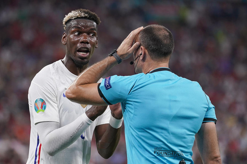 Spurt hvort Pogba væri að gefa vísbendingar með hárgreiðslu sinni