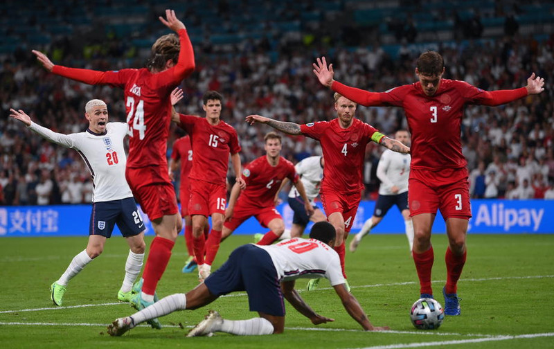 Úr leik Danmerkur og Englands í undanúrslitunum á EM 2020.