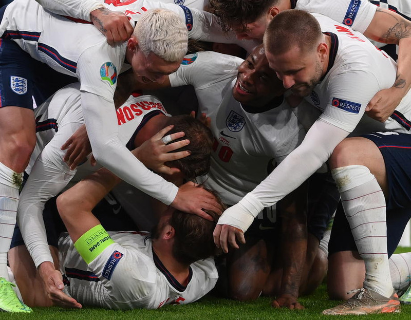 EM: England í úrslit eftir umdeildan vítaspyrnudóm