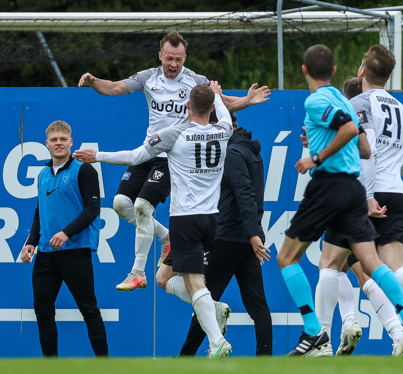 Lennon skoraði öll þrjú mörk FH í einvíginu