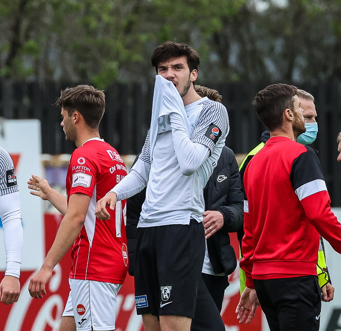 Vuk kæmist af eyjunni á 0.1