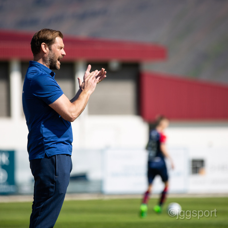 <b>Jón Þór Hauksson</b> mun væntanlega fá nokkur tilboðin eftir tímabilið. Þessi fyrrum þjálfari kvennalandsliðsins er nú þjálfari Vestra á Ísafirði þar sem hann skrifaði undir samning út tímabilið. Hefur verið orðaður við ÍBV og fleiri lið.