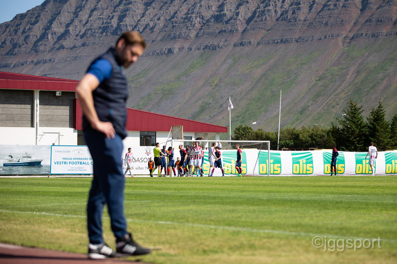 Myndir: Jón Þór líflegur á hliðarlínunni í fyrsta leiknum