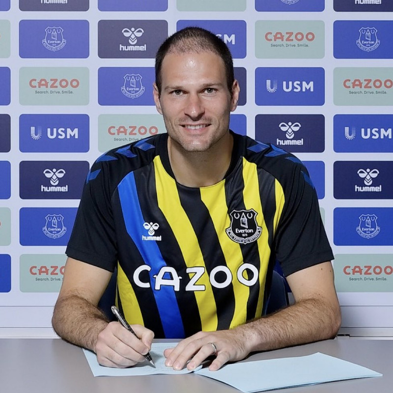 Asmir Begovic til Everton (Staðfest)
