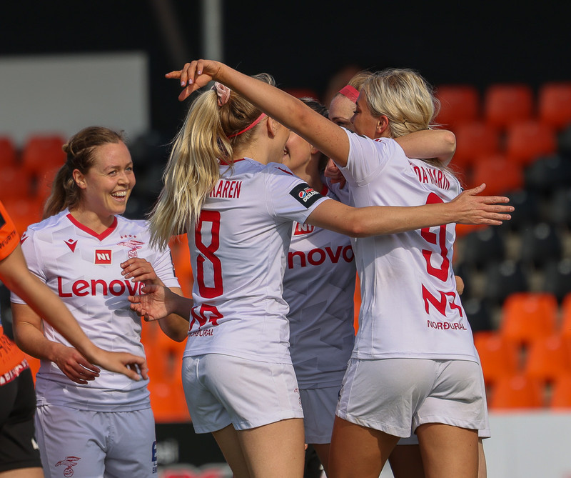 Myndaveisla: Valur skoraði fimm gegn Fylki