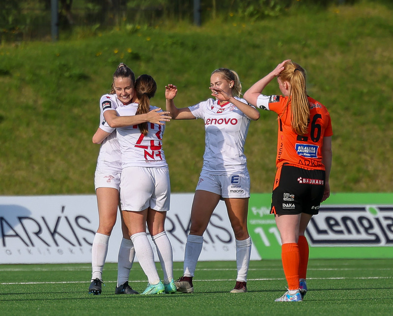 Myndaveisla: Valur skoraði fimm gegn Fylki