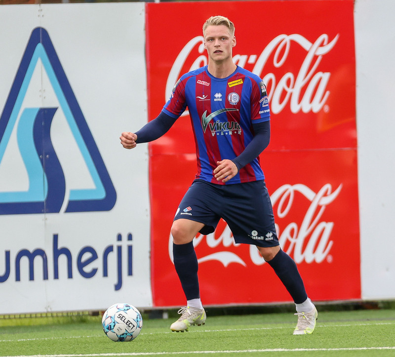 Smá svipur með bræðrunum. Hér er Dagur með boltann.