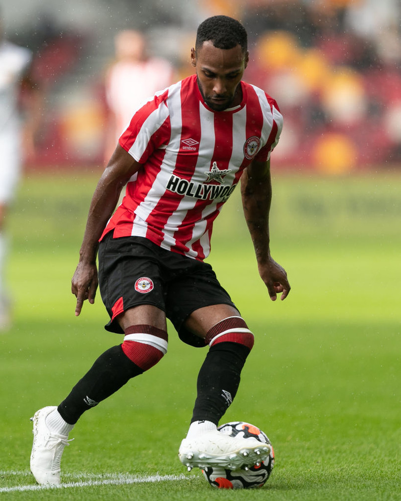 <b>Varnarmaður: Rico Henry (Brentford)</b> - Skoraði sigurmarkið gegn Everton.