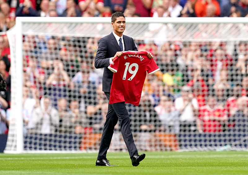 Varane leggur skóna á hilluna (Staðfest)